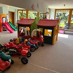 šnek - Ať Si Děti Hrají Aparthotel Benecko