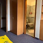 šnek - Ať Si Děti Hrají 3*