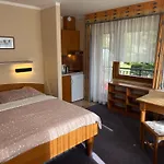 šnek - Ať Si Děti Hrají 3*