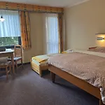 šnek - Ať Si Děti Hrají 3*