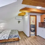 šnek - Ať Si Děti Hrají Aparthotel Benecko